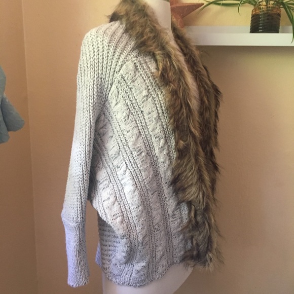 Northern Angel Faux Fur Knit Sweater Medium - Picture 2 of 6